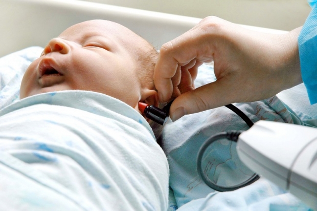 Как проверяют слух новорожденным