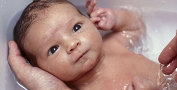 Как купают новорожденных