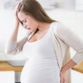 Почему болит голова каждый день во время беременности