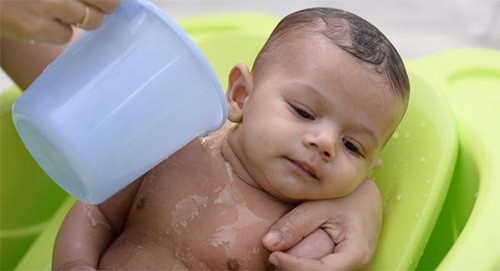 Чем полезны солевые ванны для детей до года